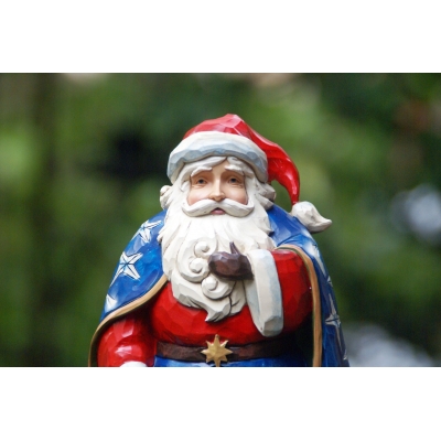 Mikołaj z Szopką - Gdzieś daleko od szopki narodziło się dziecię (Away In A Manger)  4046758 Jim Shore