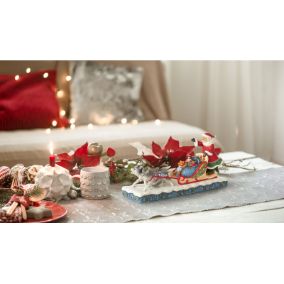 Mikołaj w saniach z zaprzęgiem  